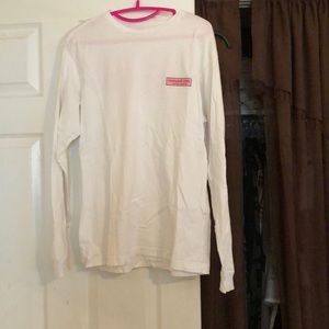 White vineyard vines shirt. Its a mens shirt.